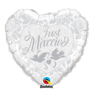 Just Married heart foil white table cluster